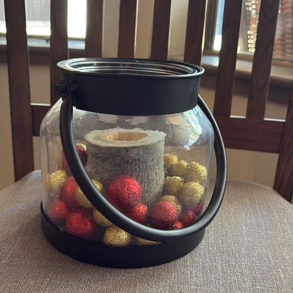 Holiday decor lantern with balls and Aspen candle - Picture 4 of 4